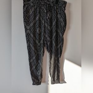 Dynamite White & Black Elastic Waist/Bottom Pants